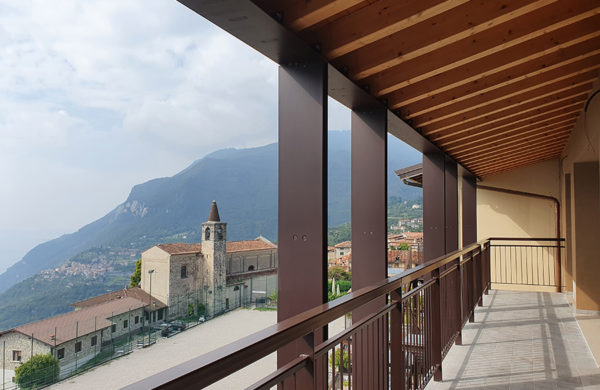 Vista dal loggiato verso il lago